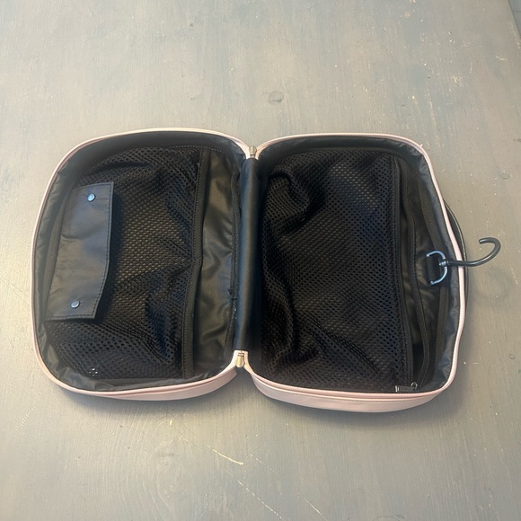 Away cosmetic bag 💕 - Picture 6 of 10